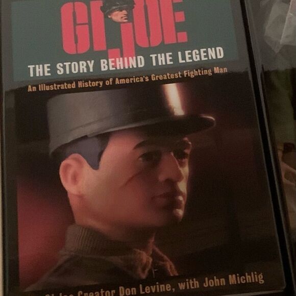 GIJoe Masterpiece Edition The Ultimate Collectible - Action Soldier with Book  - Picture 4 of 7